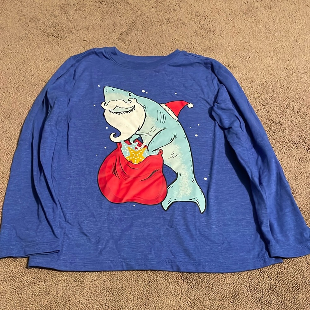 Cat and Jack boys “Santa Shark” long sleeve tee. Size S (6/7).